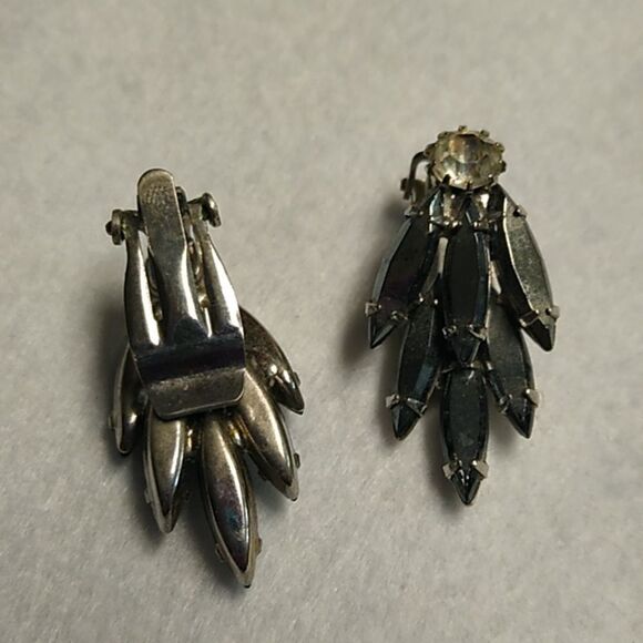 Vintage Elegant Juliana Style Black and Silver Clip Earrings Cottagecore Grandma - Picture 4 of 5